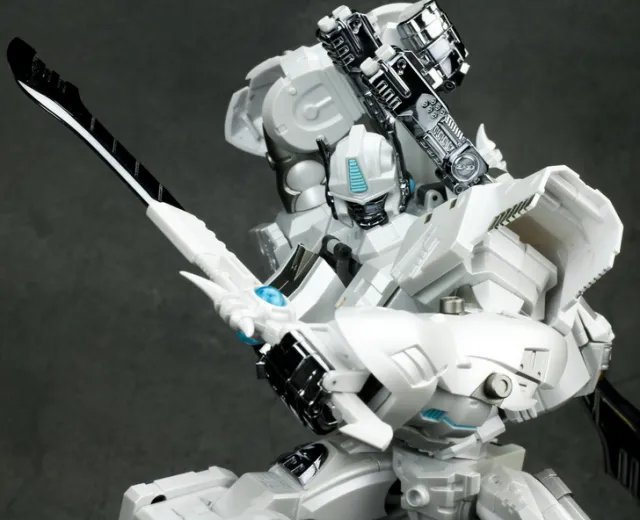 Generation Toy - GT-10W Gorilla Chrome White Version