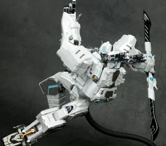 Generation Toy - GT-10W Gorilla Chrome White Version