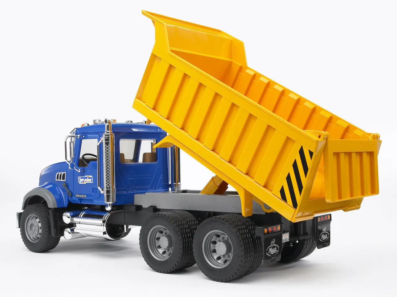 MACK Granite Dump Truck